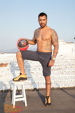 Breno Dias shows off his hot body