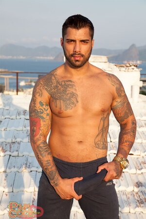 Breno Dias shows off his hot body