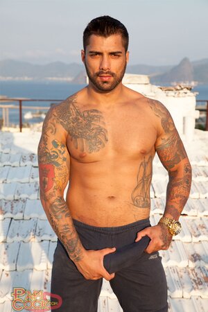 Breno Dias shows off his hot body