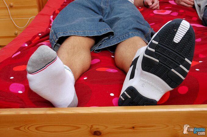 Keath Ledger and Pedro shows off their sneakers and socks