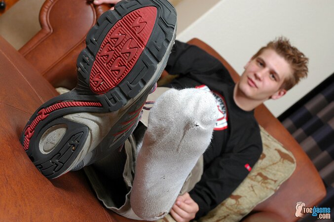 Linkin Kurtis shows off his sneakers and socks