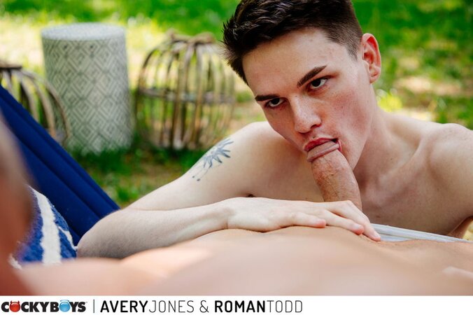 Avery Jones takes a deep fuck from Roman Todd