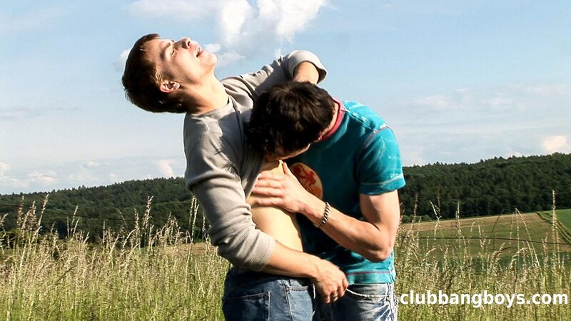 Cute Twinks Gives Oral