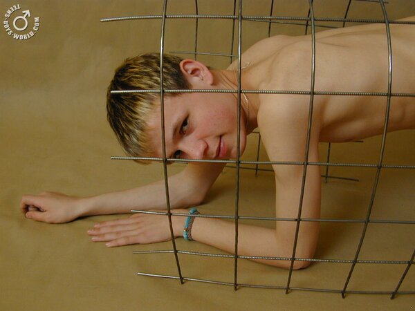 Bon is naked and hopeless trapped in a cage