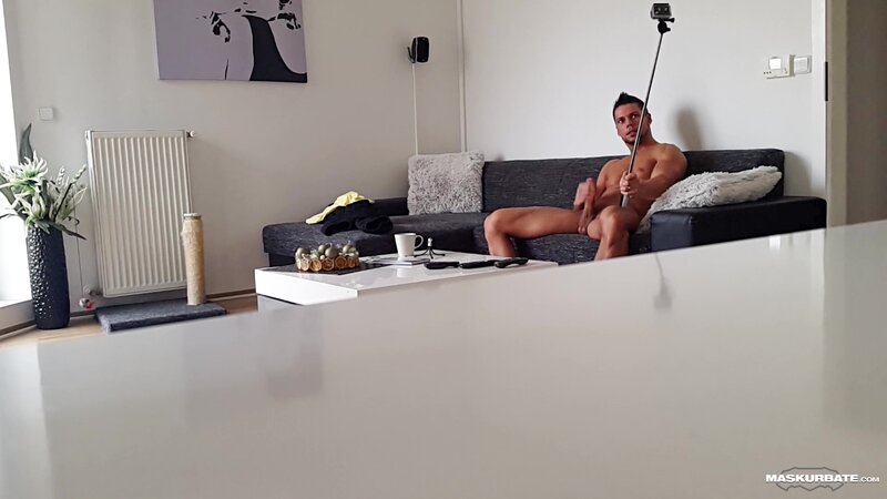 Muscle hunk Angelo strokes himself to a hot finish on cam