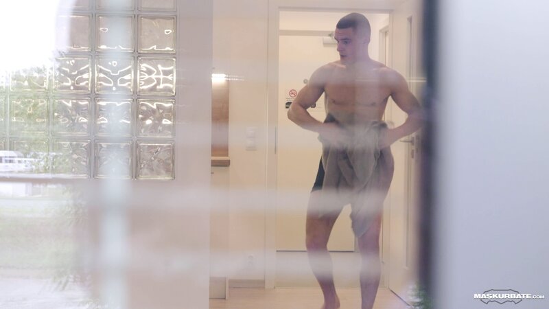 Max Dior’s raw solo action in voyeur scene