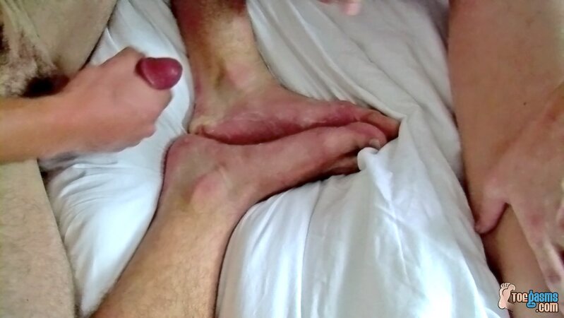 Patrick Kennedy pleasures Austin Reid with his mouth and feet