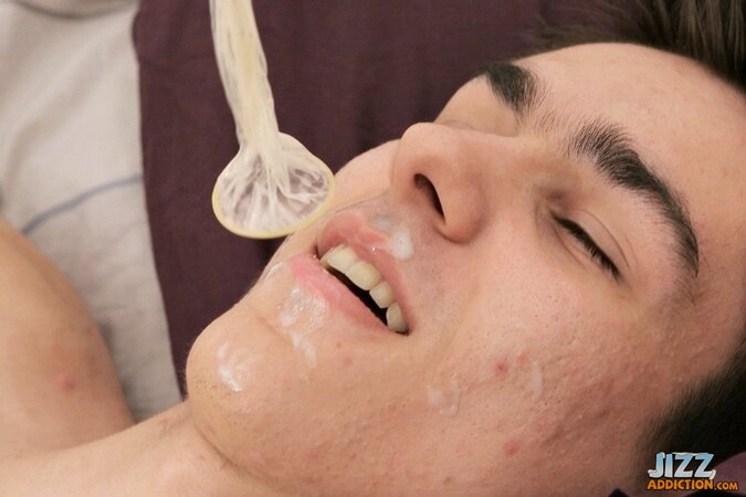 Jake Idol cums into a condom and tastes his warm semen