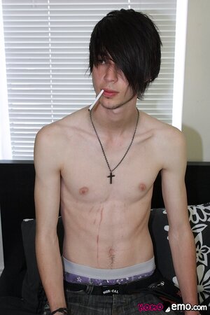 Cheeky emo boy Tommy May strips down and blows his load