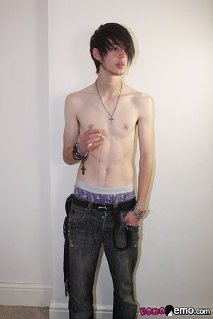 Cheeky emo boy Tommy May strips down and blows his load