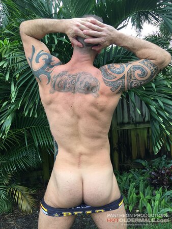 Vic Rocco shows off his hot ass